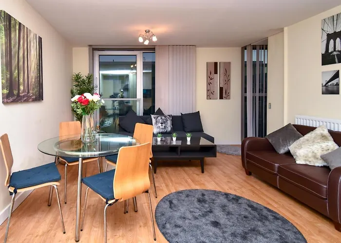 The Hub - Spacious, Bright And Modern With Free Parking