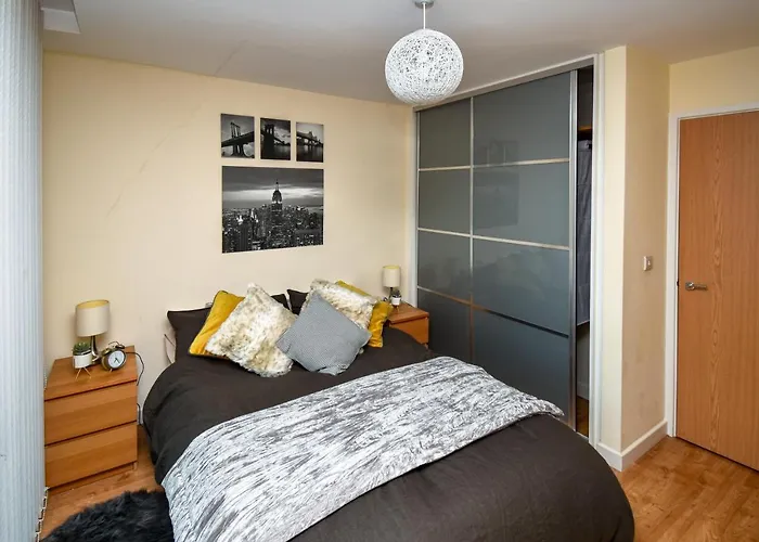 The Hub - Spacious, Bright And Modern With Free Parking