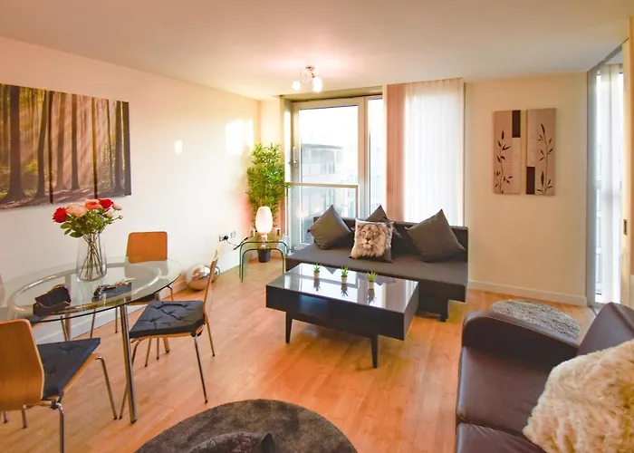 The Hub - Spacious, Bright And Modern With Free Parking